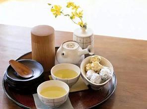 奸包打一成语