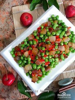 传递微笑_高中生作文,高二作文_厉亚完美作文