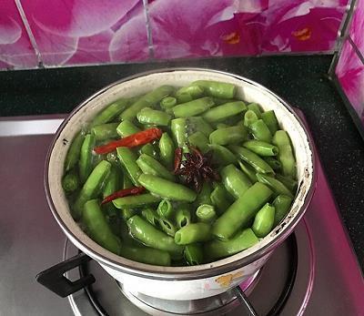 邹衍谈天成语接龙游戏