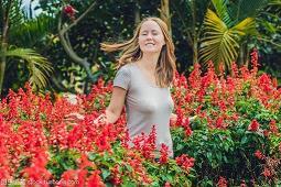 曹学芹无钱买灯油打一成语