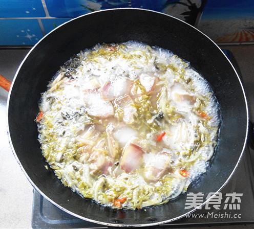 半身像打一成语