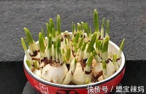妈妈笑了